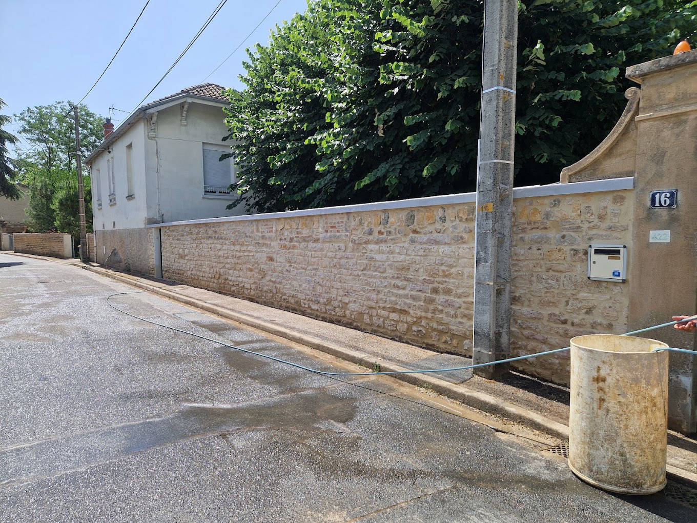 ravalement, d’enduits, de crépis, d’étanchéité et de peinture, sur façades neuves ou anciennes villefranche