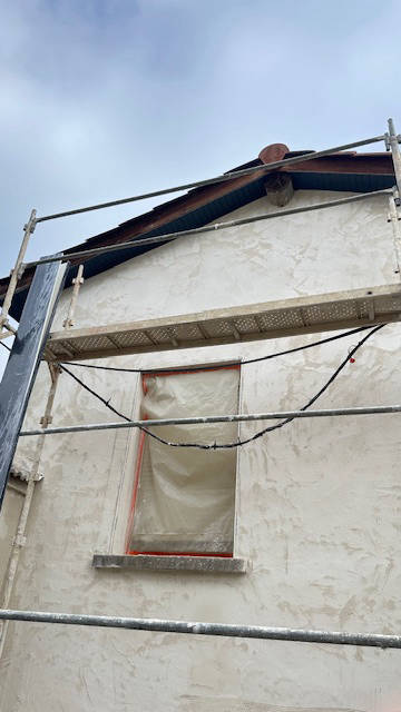 ravalement, d’enduits, de crépis, d’étanchéité et de peinture, sur façades neuves ou anciennes villefranche